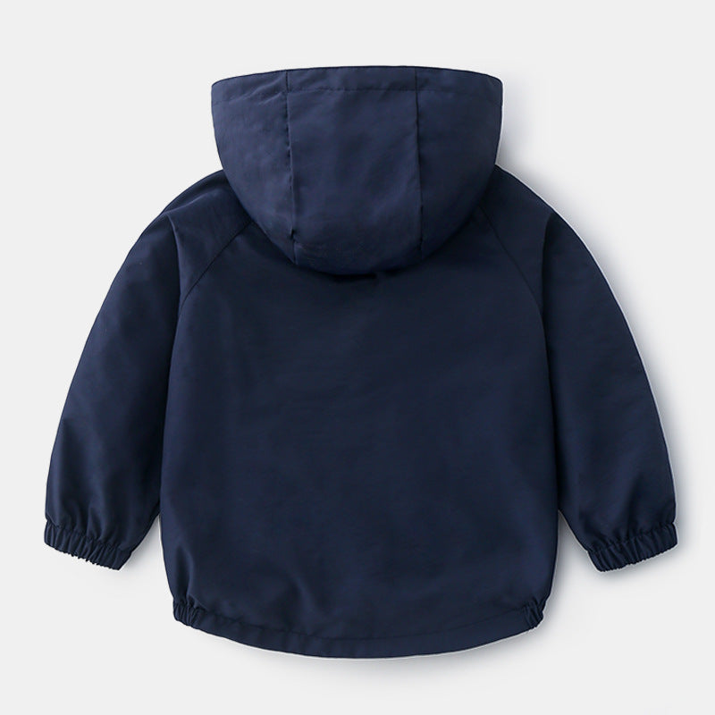 Blouson pour petit garçon avec capuche coupe-vent et poches zippées
