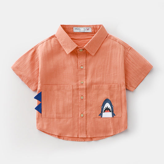 Chemise pour petit garçon avec imprimé requin et ailerons côté