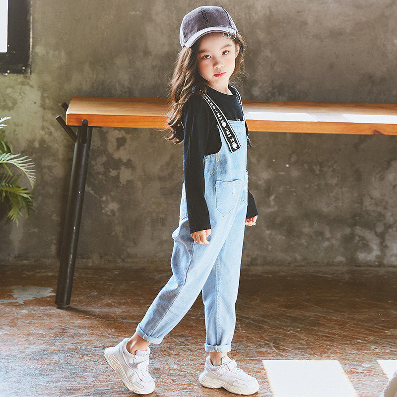 Set aus Overall und langärmeligem Rundhals-T-Shirt für Mädchen