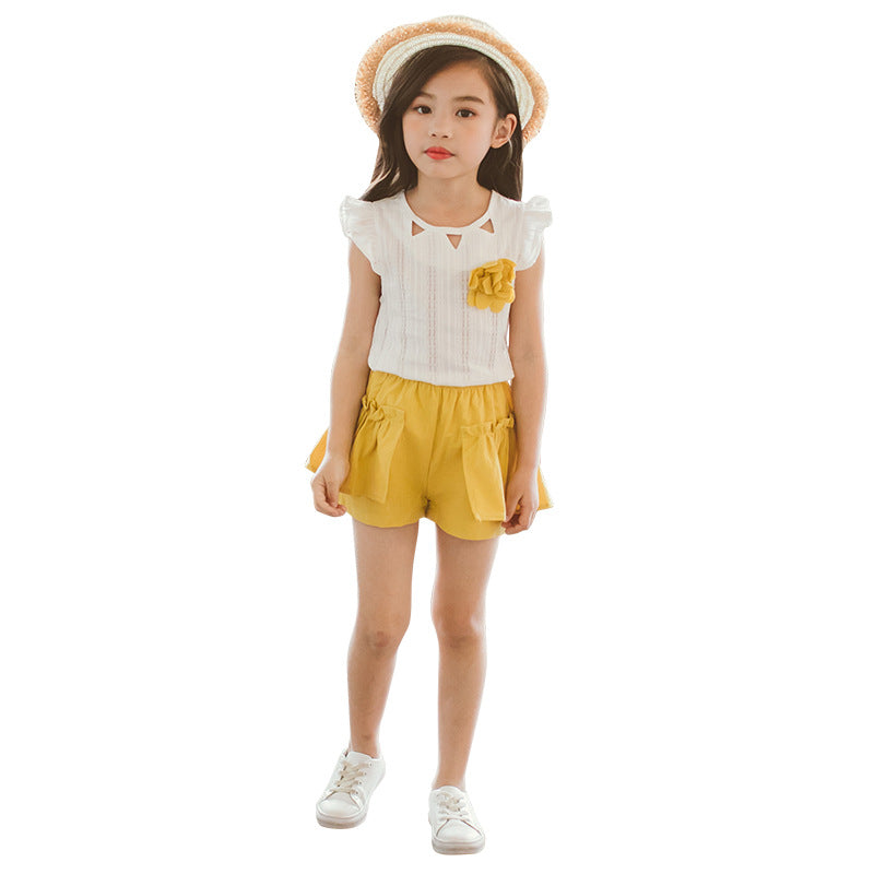 Mädchen-Set bestehend aus kurzärmeligem T-Shirt und gelben Shorts