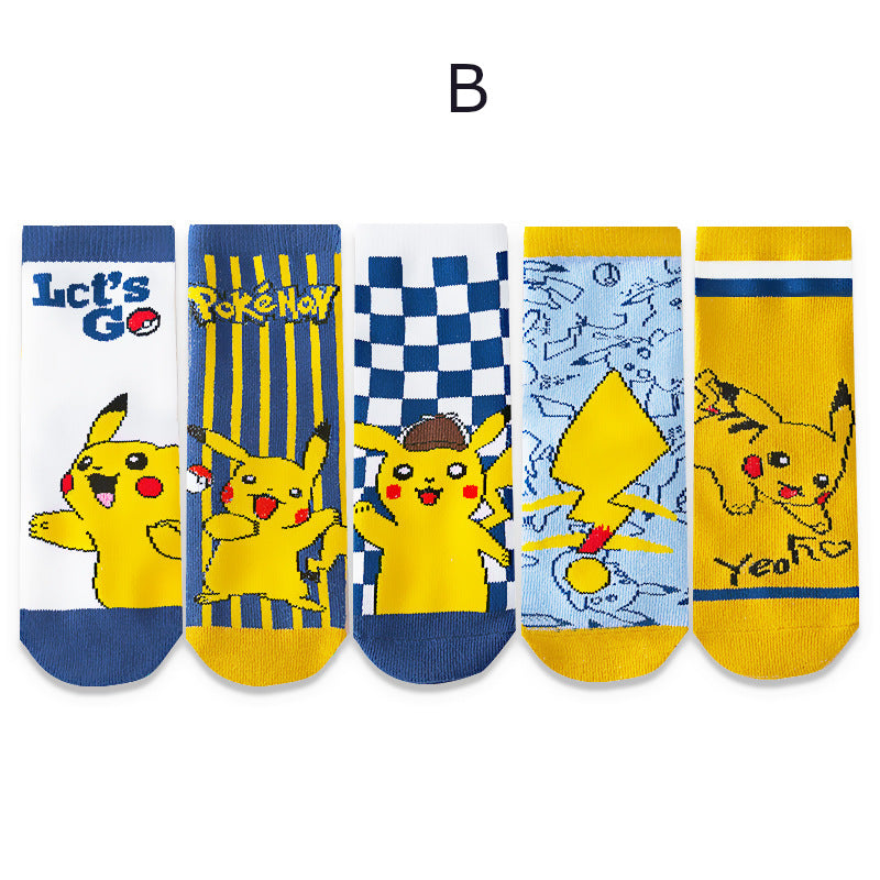 Conjunto de cinco pares de calcetines de Pikachu para niños.