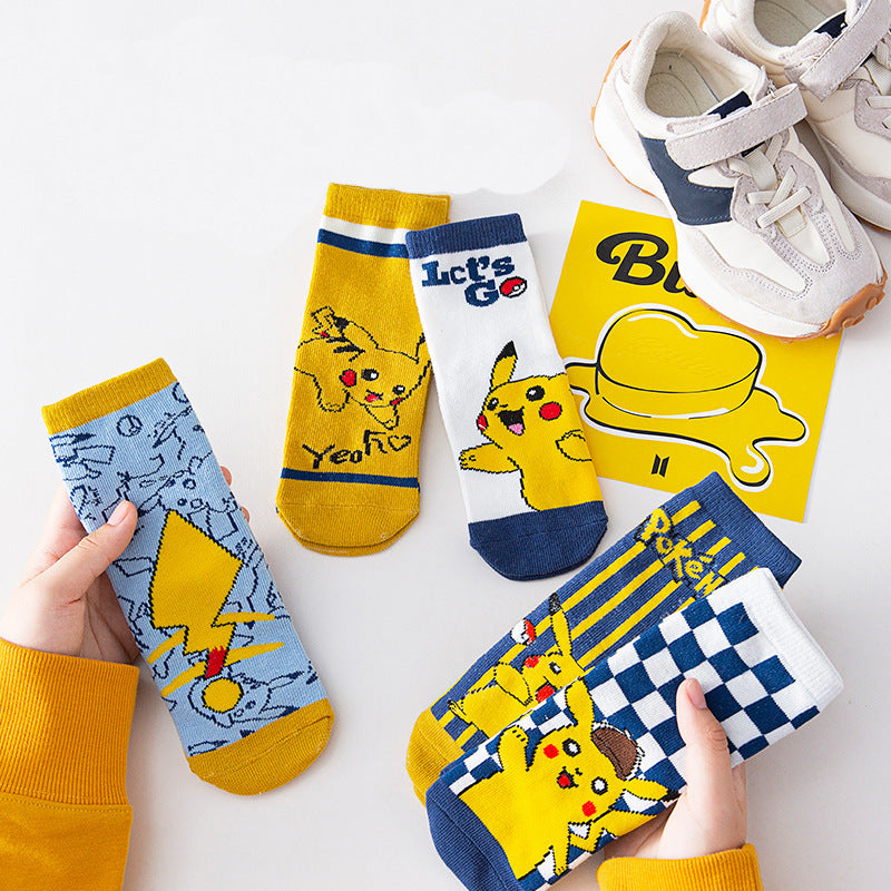 Conjunto de cinco pares de calcetines de Pikachu para niños.