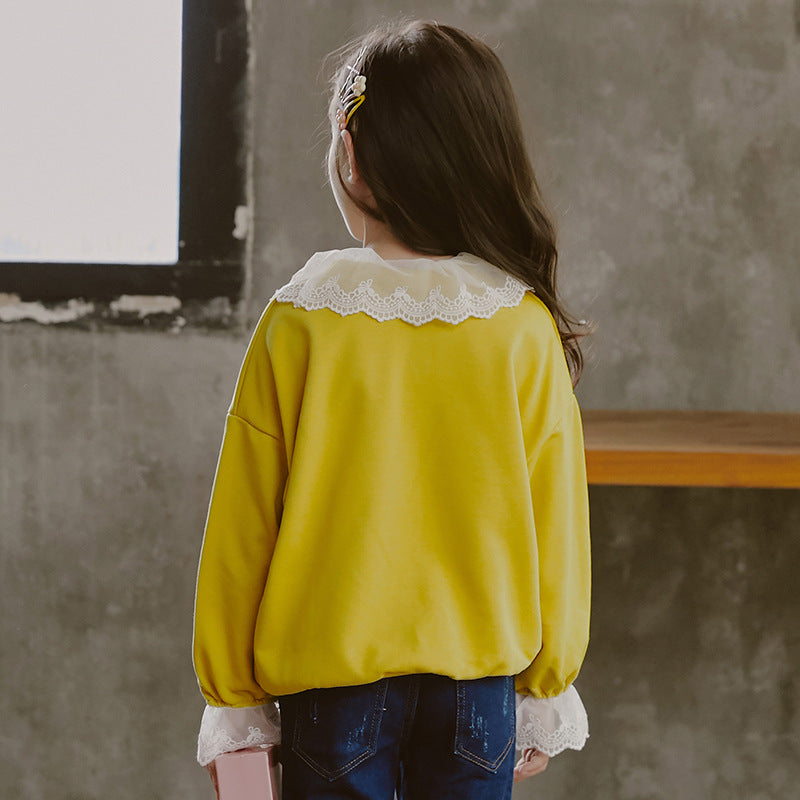 Suéter casual de algodón para niñas con cuello y mangas de encaje fino.
