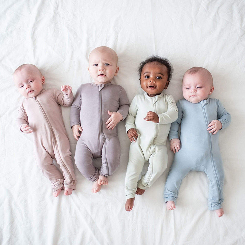 Baby-Schlafanzug mit Schnellreißverschluss und langen Ärmeln