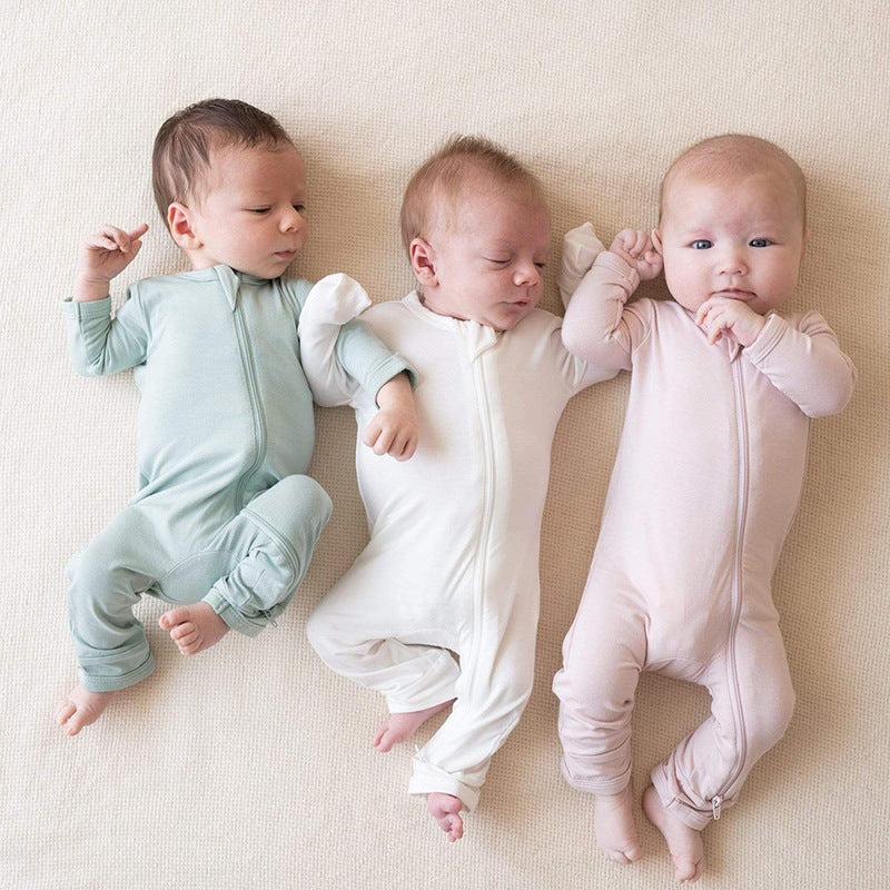 Baby-Schlafanzug mit Schnellreißverschluss und langen Ärmeln