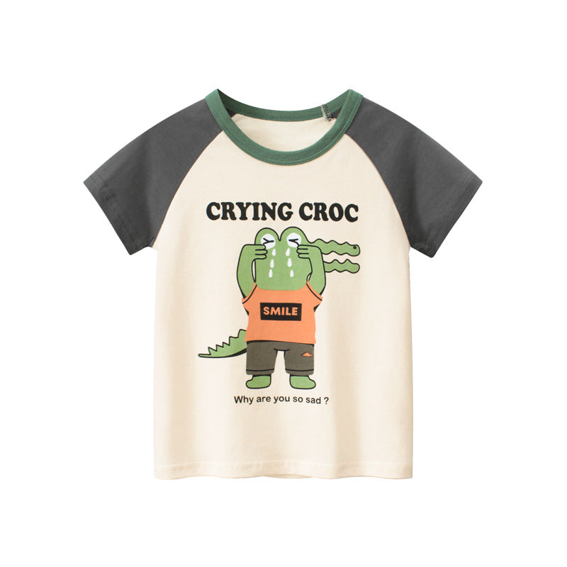 Kinder-T-Shirt mit kurzen Ärmeln und Krokodilmuster.