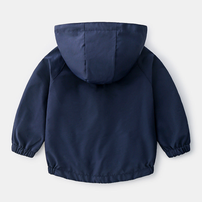 Chaqueta con capucha para niño con dinosaurio en el bolsillo.