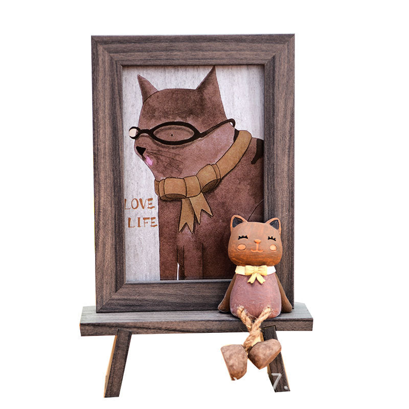 Bonito marco de fotos de madera con gatito para niños.