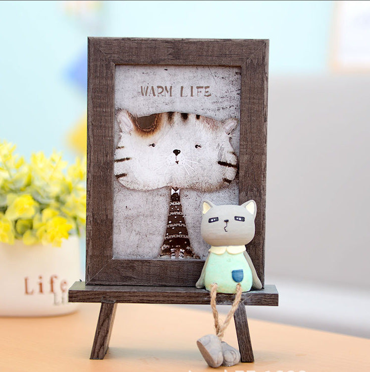 Bonito marco de fotos de madera con gatito para niños.