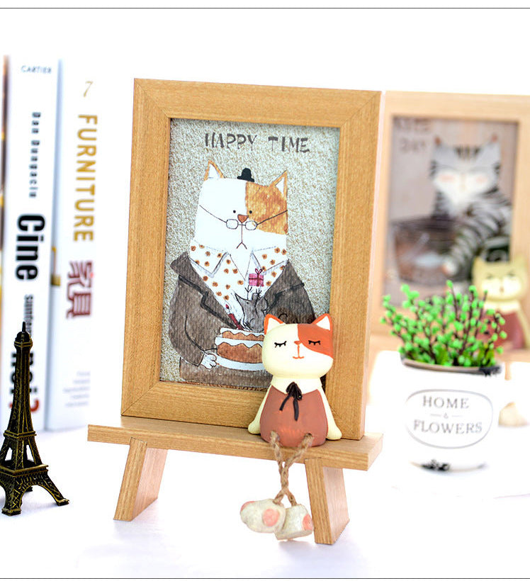 Bonito marco de fotos de madera con gatito para niños.