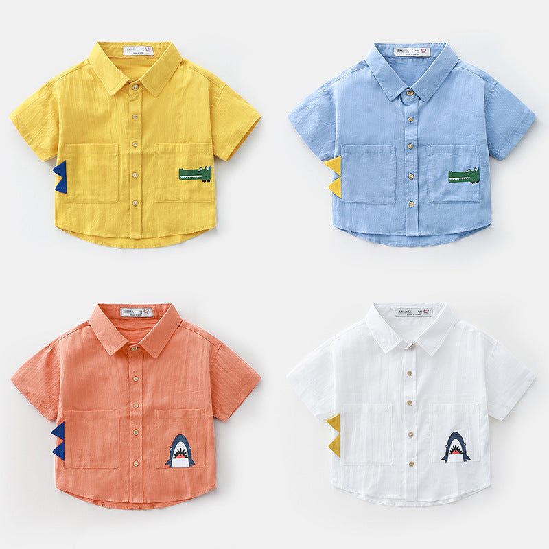 Chemise pour petit garçon avec imprimé requin et ailerons côté