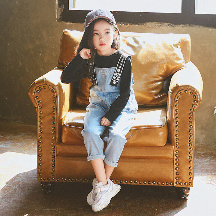 Conjunto de camiseta y mono de cuello redondo de manga larga para niña