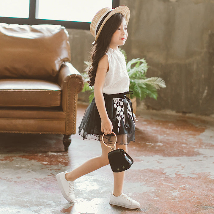 Ensemble pour fille blouse blanche et jupe noire avec détails dentelle