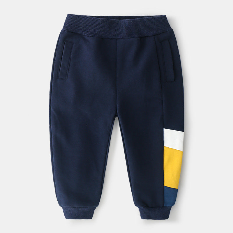 Pantalón de jogging para niño con rayas de colores en el lateral.