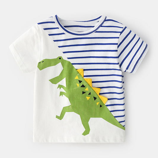 Camiseta infantil de dinosaurio con rayas diagonales y estampado colorido.